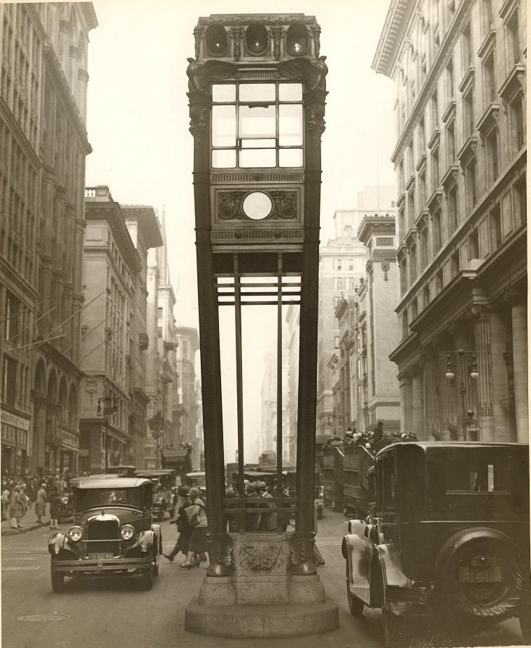 NYC-Fifth-Avenue-Traffic-tower-1922