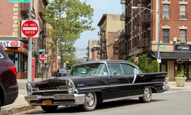 Старые автомобили на улицах Нью-Йорка — 27