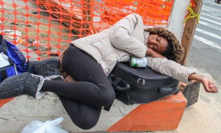 Как Нью-Йорк пытается решать проблему с бездомными