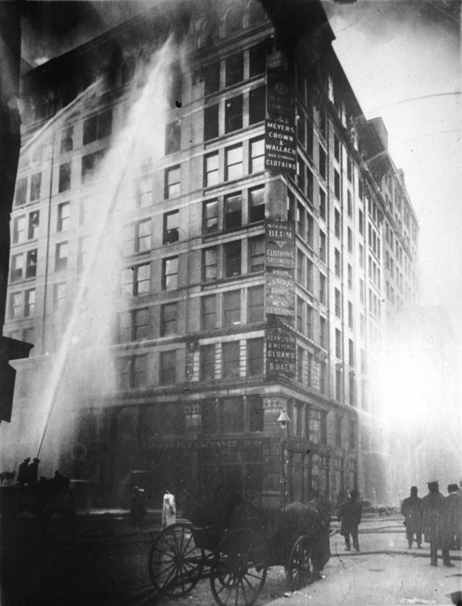 Прощание с погибшим нью-йоркским пожарным которые, пожарного, рабочих, города, фабрике, также, Гарлеме, авеню, результате, Пятую, ньюйоркских, полицейских, Дэвидсон, Майкл, трагедией, пожарные, пожаре, других, полицейского, только