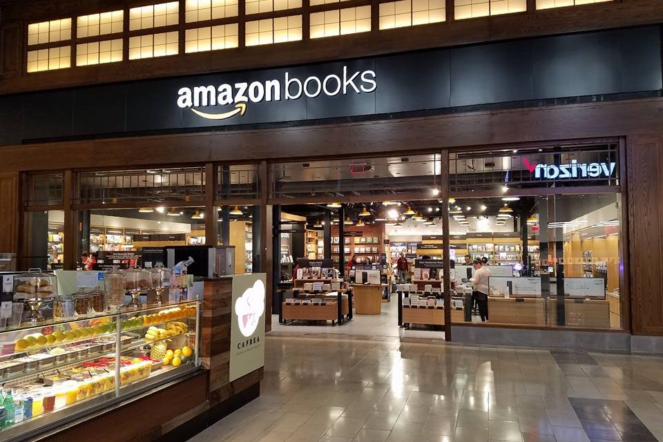 Сначала были книжные магазины и люди приходили туда, чтобы купить себе новую книгу